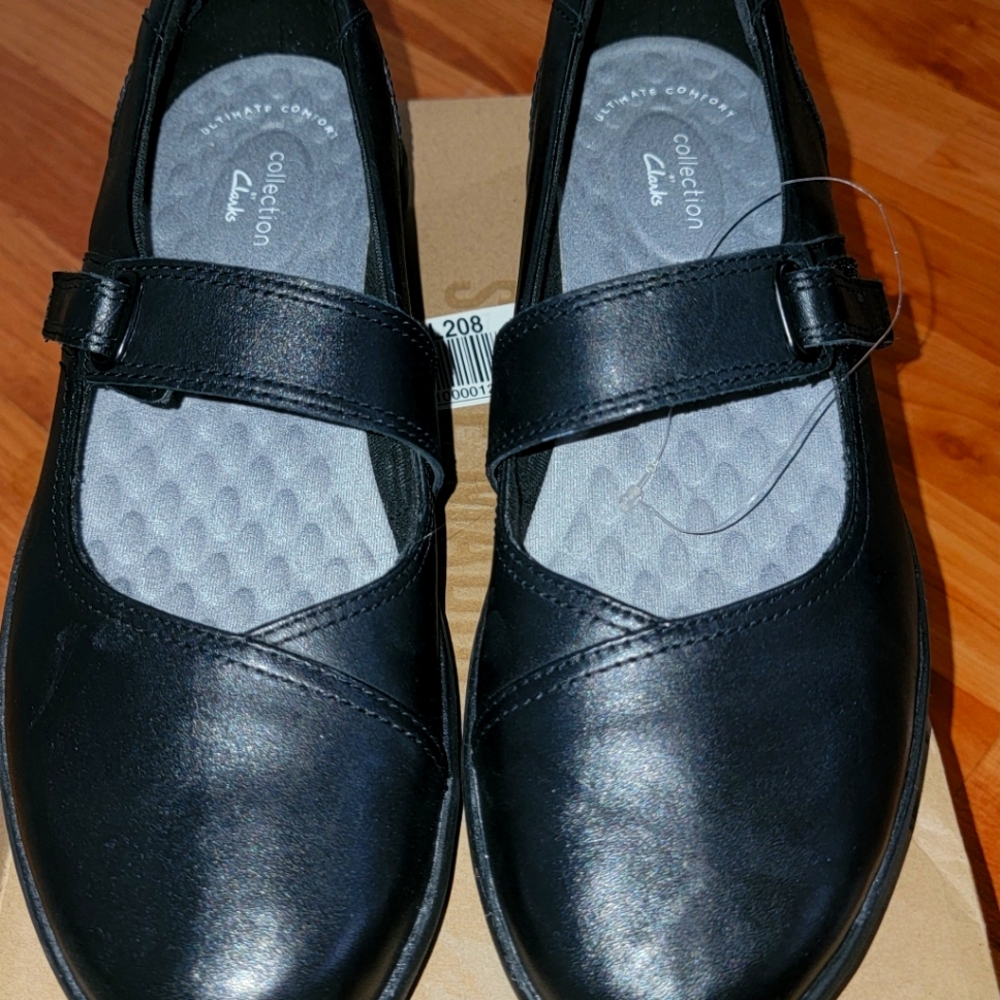 Collection by CLARK'S  Size 9.5 , color black NEW